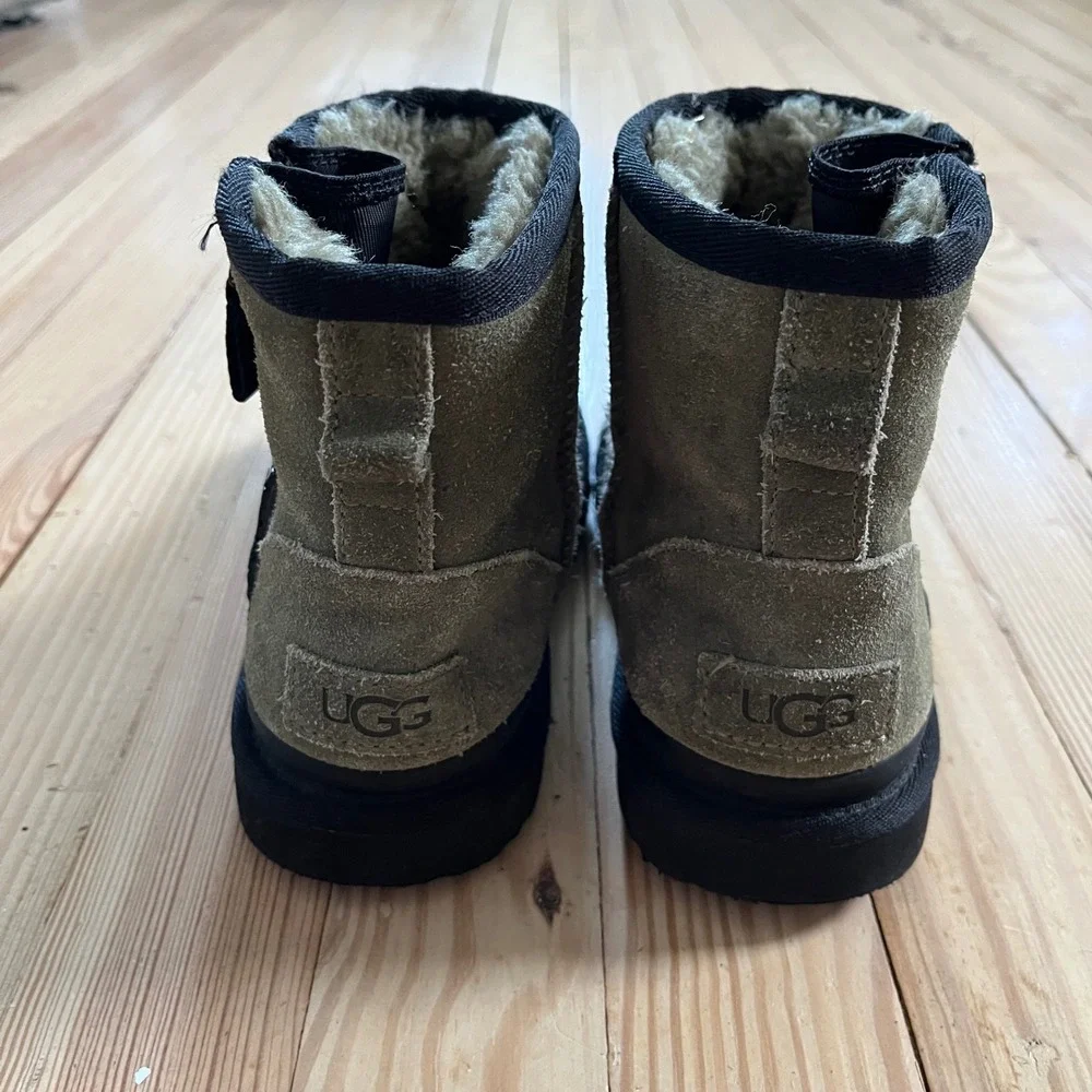 UGG classic mini